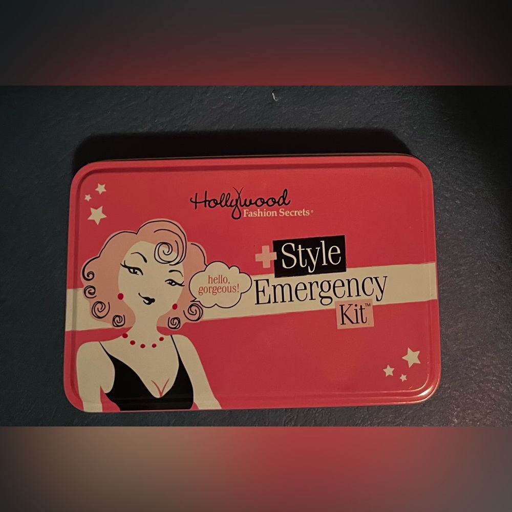 Hollywood Fashion Secrets - Style Emergency Kit